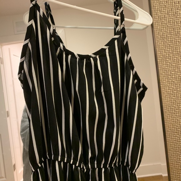 Black and white striped jumpsuit with side slits - Picture 5 of 6